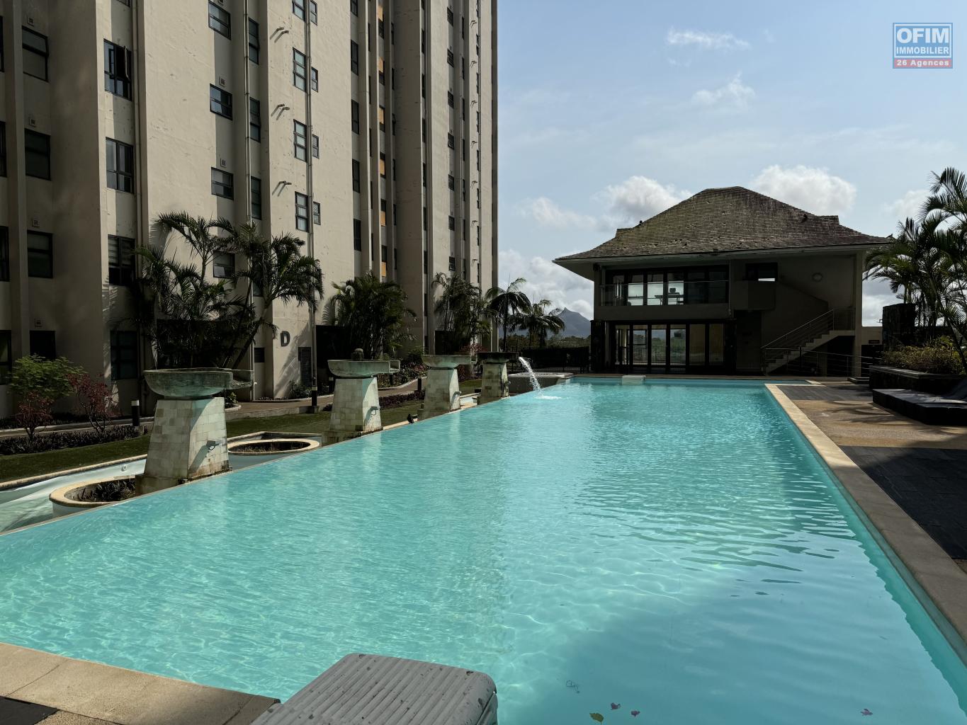 Stunning Penthouse Apartment In Secure Neighborhood image