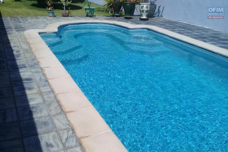 For sale beautiful villa of character F5 of 436 m2 with private pool and beautiful grassy garden in Calodyne.