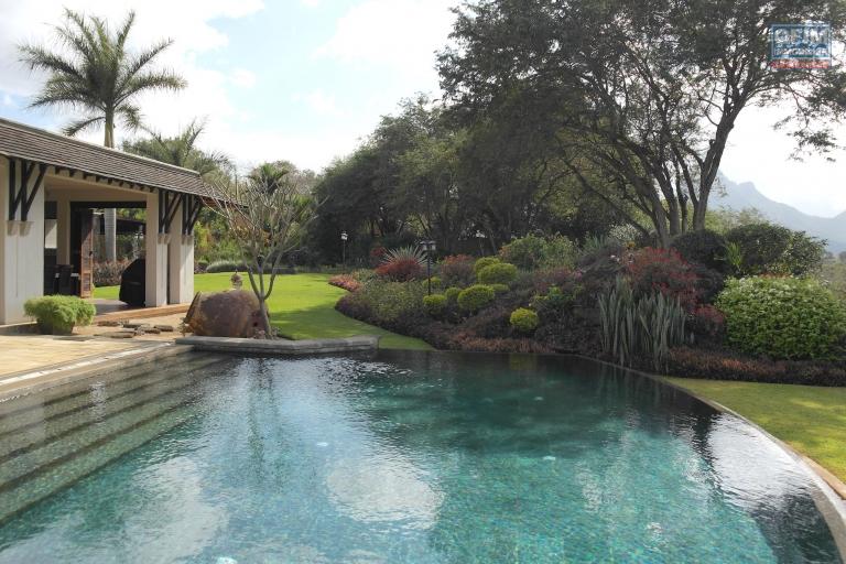 Luxurious Tamarin villa IRS on a golf course 2 steps from the beach