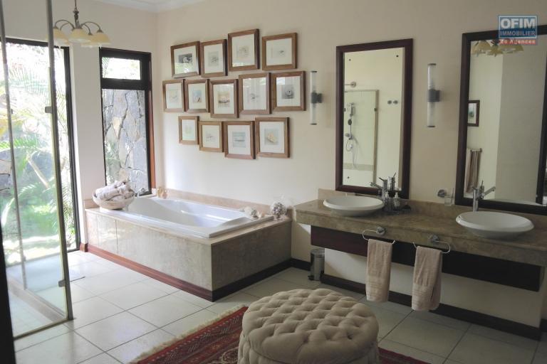 Luxurious Tamarin villa IRS on a golf course 2 steps from the beach