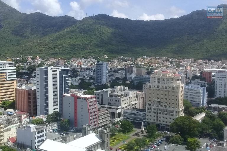 Accessible to foreigners: For sale beautiful apartment F3 of 87.07 m2 with magnificent mountain view in the city center of Port Louis.