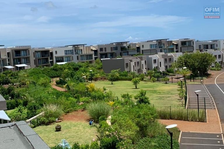 Accessible to foreigners and Mauritians: For sale penthouse in a luxury apartment complex with sea views in Roches Noires.