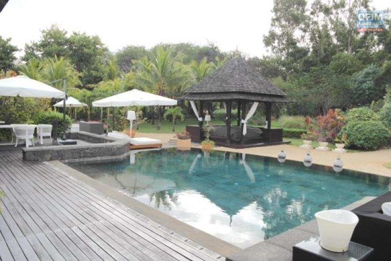 Luxurious Tamarin villa IRS on a golf course with sea view