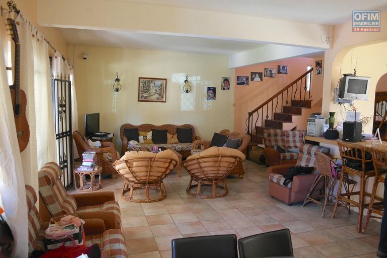 Albion sale of a charming villa with swimming pool and garage near to the beach