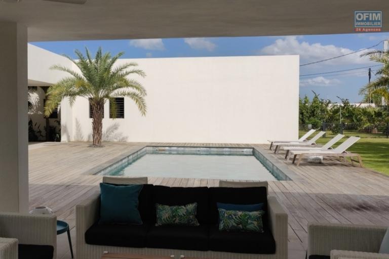 Large villa for sale in Mont Mascal in a beautiful quiet environment.