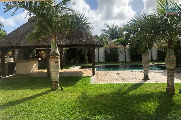 Accessible to foreigners and Mauritians: For sale a magnificent villa of 370 m2 with private swimming pool in Cap Malheureux.