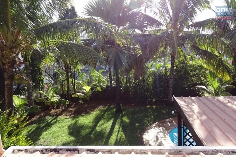 For sale villa in a very popular and residential area of Pointe aux Canonniers on a large plot of land with a lot of potential 5 minutes from the beach.
