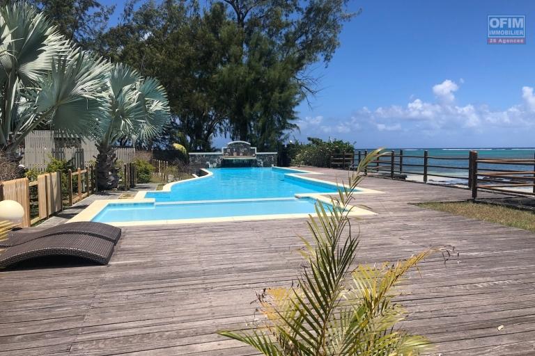 Accessible to foreigners: For sale a duplex program nine feet in the water with view of Coin de Mire in Bain Boeuf.