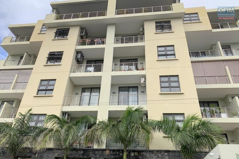 Old four terminals for sale 3 bedroom apartment which has an unobstructed view, located in a secure luxury residence with 2 elevators and 2 covered parking spaces.