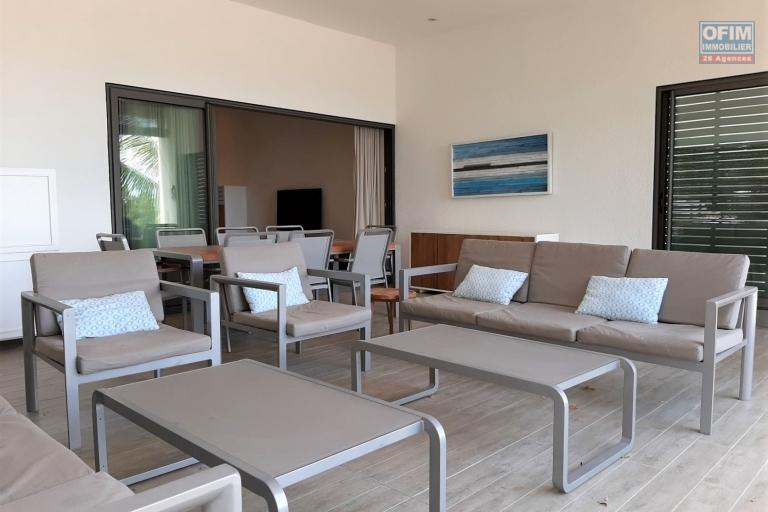 Black River for sale comfortable 3 bedroom apartment on the seafront in a secure residence.
