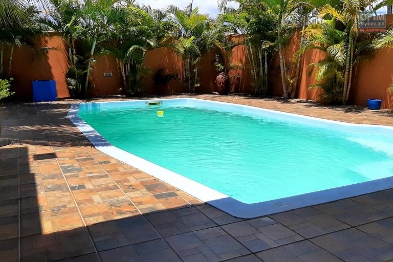 For resale, a villa accessible to non-Mauritian and Mauritian citizens with a permanent residence permit for the whole family, at Pointe aux Piments, 200 meters from the beach. Located 15 minutes from Grand Baie and half an hour from Port Louis.