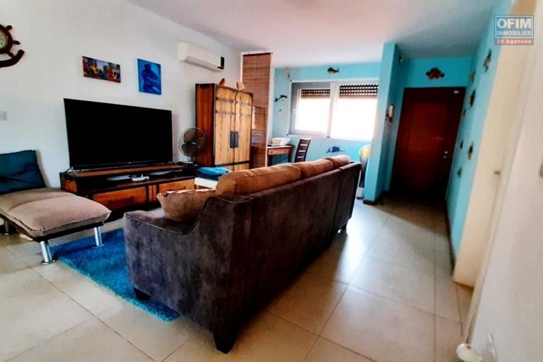 For resale, a villa accessible to non-Mauritian and Mauritian citizens with a permanent residence permit for the whole family, at Pointe aux Piments, 200 meters from the beach. Located 15 minutes from Grand Baie and half an hour from Port Louis.