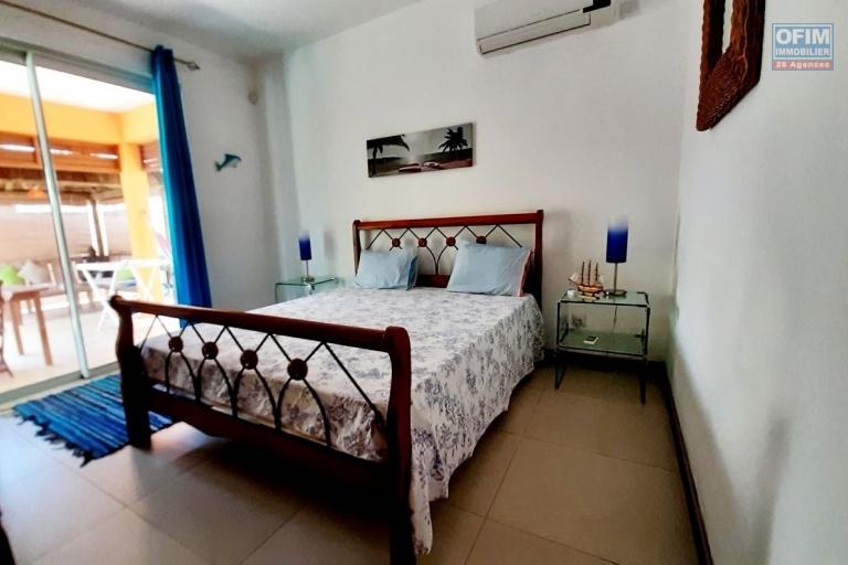 For resale, a villa accessible to non-Mauritian and Mauritian citizens with a permanent residence permit for the whole family, at Pointe aux Piments, 200 meters from the beach. Located 15 minutes from Grand Baie and half an hour from Port Louis.