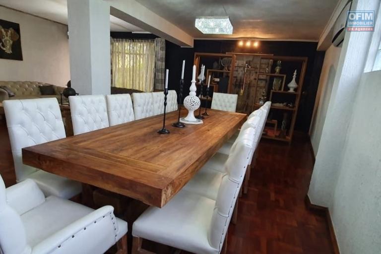 Curepipe for sale charming villa completely renovated with three bedrooms and an office,living space of 230M2 on a plot of 548m2 located on rue Lees in a quiet area.