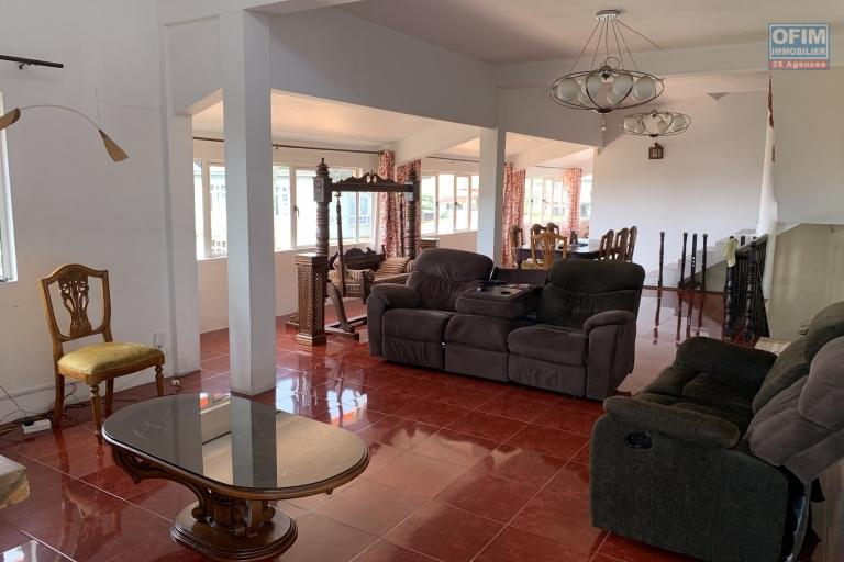 Curepipe 16th mille for sale large six bedroom villa with Garage and bread making business.