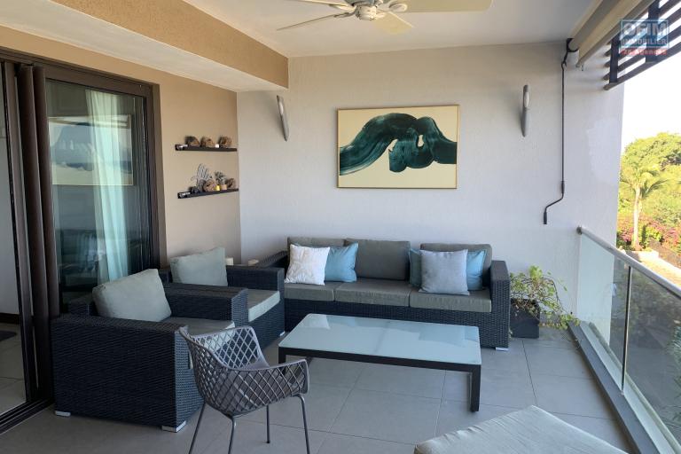 Tamarin for sale and accessible to foreigners, luxury 3 bedroom apartment with a small private swimming pool, garage and store. The elegant, modern apartment with a breathtaking view. With various facilities near the residence