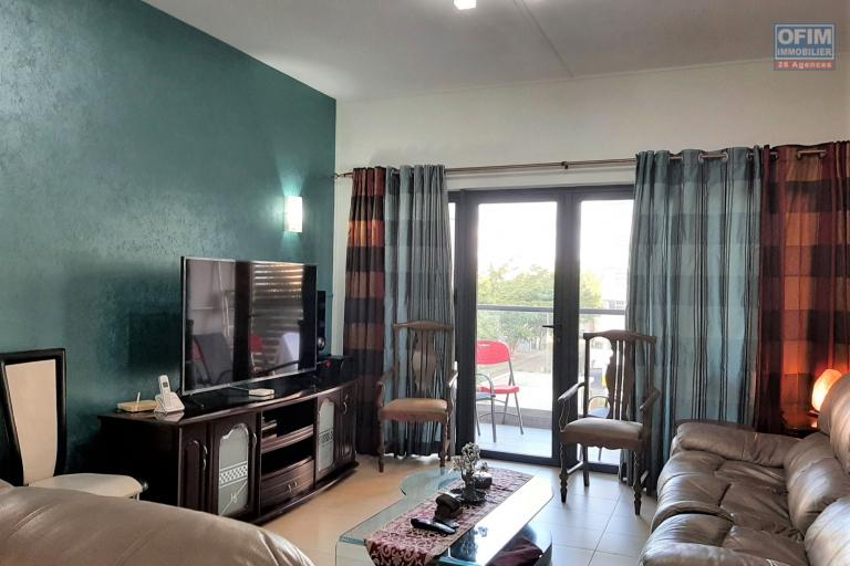 Phoenix for sale comfortable 3 bedroom apartment very well located in a secure residence with club house & heated swimming pool.