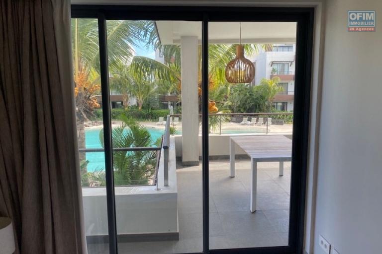For sale a recent apartment accessible for purchase to non-Mauritians and Mauritian citizens. Located 100 meters from the beach of Mont Choisy, 10 minutes from Grand Baie, the seaside resort on the north coast.