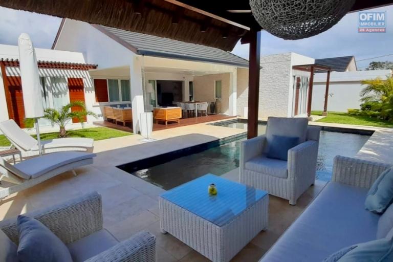 For sale a villa accessible to foreigners for purchase giving the right to a permanent residence permit for the whole family location: Grand bay close to shopping centers and the sea.