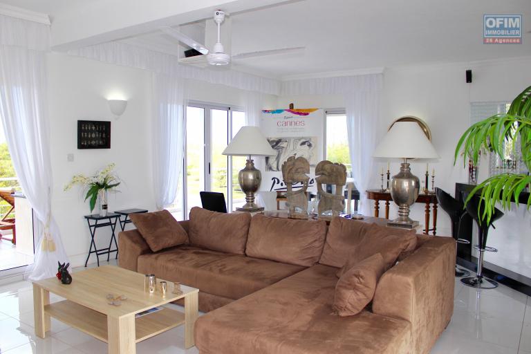 Flic en Flac for sale magnificent penthouse with 4 bedrooms + independent studio in a secure complex overlooking a private domain close to amenities.