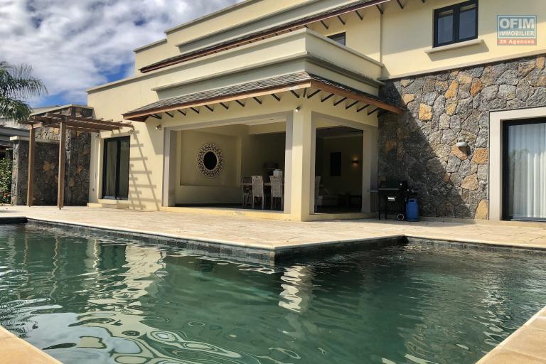Black River for sale magnificent villa with 5 air-conditioned bedrooms accessible to foreigners in a fenced area with mountain views close to amenities.