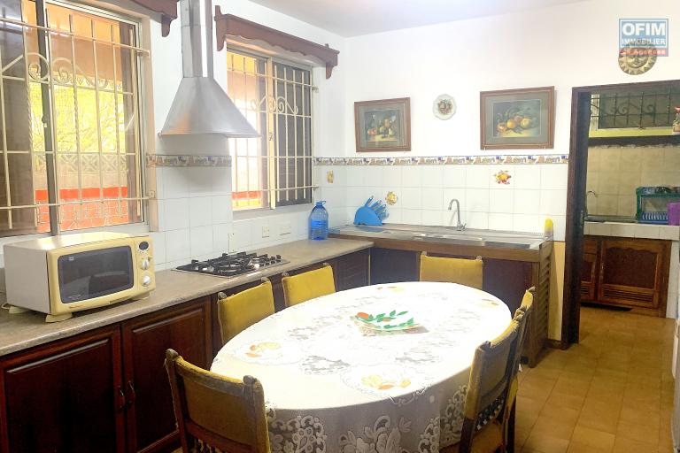 Floreal for sale 4 bedrooms house with an independent studio located in a quiet and residential area.