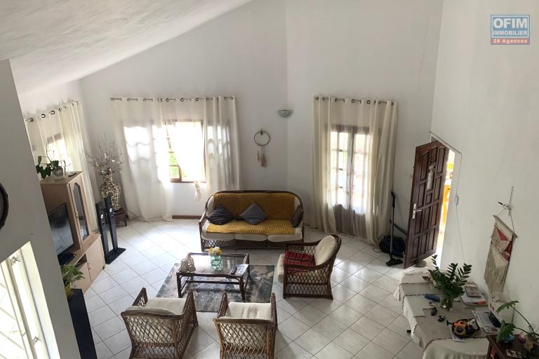 Flic En Flac for sale three bedroom villa with independent apartment and garage in a quiet area close to shops and the beach.