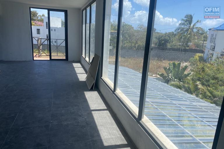 For sale in a program of 5 apartments, a type 3 accessible for purchase to foreigners and Mauritians located in Bain Bœuf 900 meters from the beach on foot, a winners supermarket 2 km away.