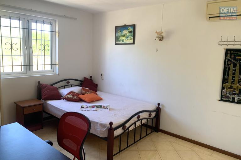  Flic En Flac for rent three bedroom apartment located in a beautiful residence with swimming pool and quiet parking.