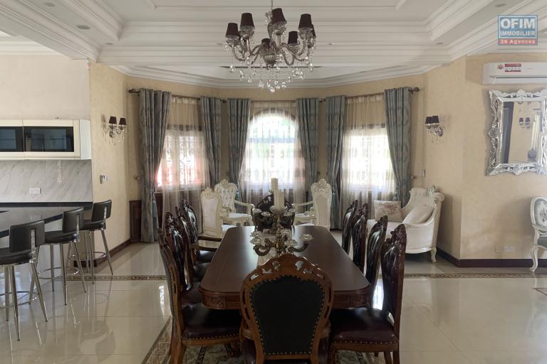 Beautiful 2 villa for rent rent consisting of 9-bedroom with indoor pool and garages. in a quiet residential area not far from the school, André Glover.