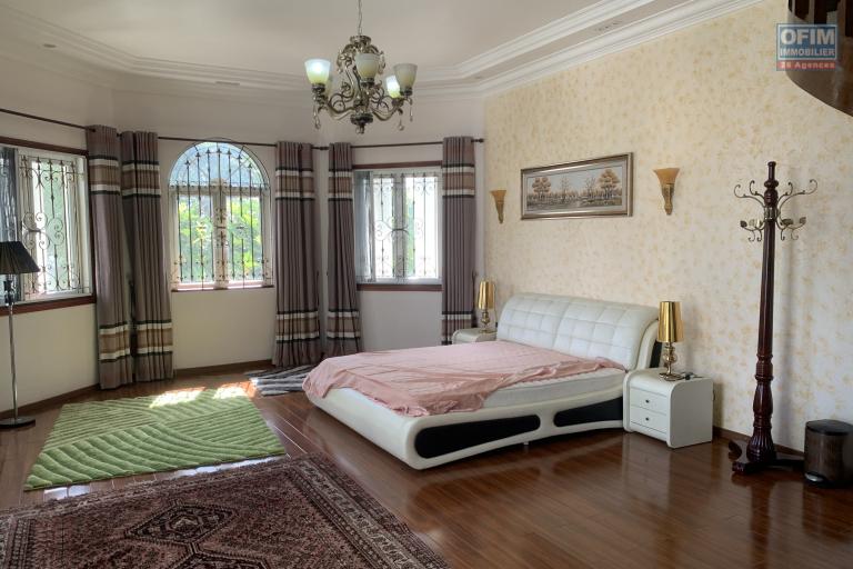 Beautiful 2 villa for rent rent consisting of 9-bedroom with indoor pool and garages. in a quiet residential area not far from the school, André Glover.