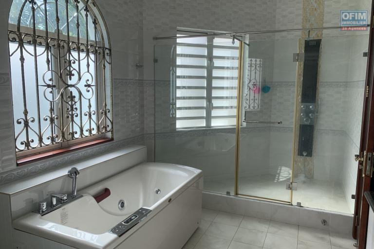 Beautiful 2 villa for rent rent consisting of 9-bedroom with indoor pool and garages. in a quiet residential area not far from the school, André Glover.