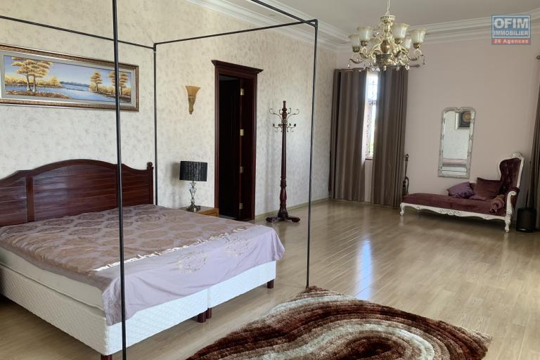 Beautiful 2 villa for rent rent consisting of 9-bedroom with indoor pool and garages. in a quiet residential area not far from the school, André Glover.