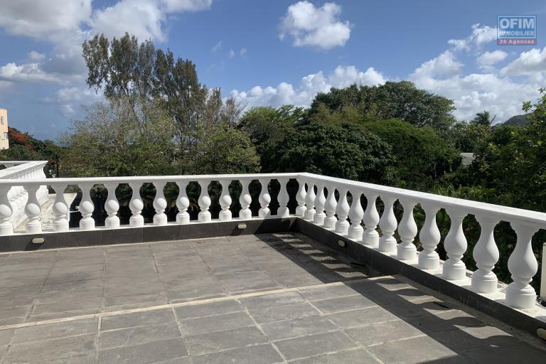 Beautiful 2 villa for rent rent consisting of 9-bedroom with indoor pool and garages. in a quiet residential area not far from the school, André Glover.