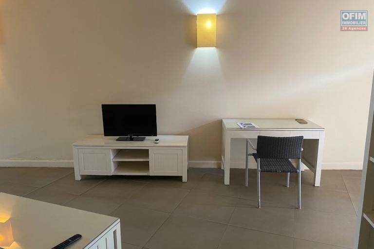 For sale a recent apartment accessible for purchase to non-Mauritians and Mauritian citizens. Located 100 meters from Trou aux Biches beach, 10 minutes from Grand Baie, the seaside resort on the north coast.