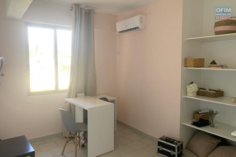 Albion for sale charming 2 bedroom apartment with air conditioners, sold furnished and equipped, located in the heart of Albion