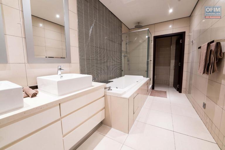 Accessible to foreigners Apartment GRAND BAIE - PEREYBERE - POINTE AUX CANONNIERS – photo 7 of 8