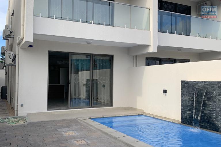 Flic en Flac for rent beautiful new duplex 4 bedroom villa with swimming pool fully furnished and equipped in a quiet area 5 minutes from the beach and shops.