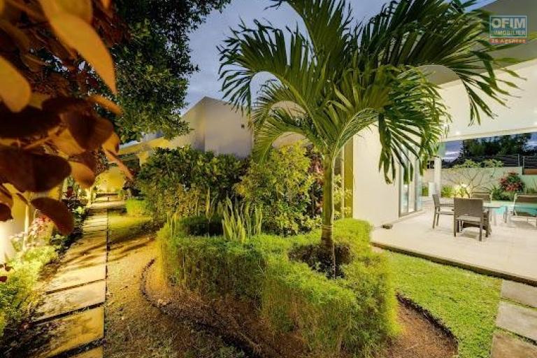 For resale a recent villa in the area of Mont Mascal / Cap Malheureux near the sea accessible for purchase to foreigners with a permanent residence permit for the whole family and to Mauritians.