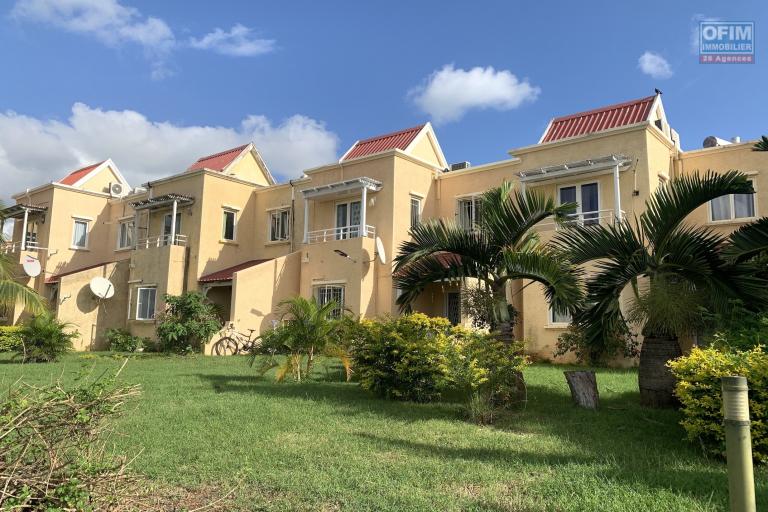Albion for rent beautiful Duplex, three bedrooms located in a secure residence with communal swimming pool, tennis and playground for children.