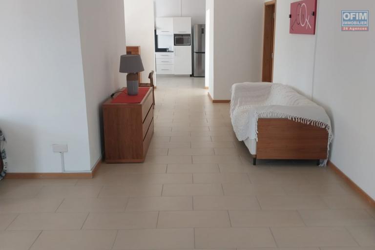 For sale magnificent penthouse of more than 200 M2 in Peyrebère, public beach 200 meters on foot, restaurant, bank, Winners supermarket, bus, taxi, no need for a car, everything on foot.