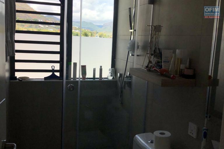 Black River for sale accessible to foreigners and Mauritians, magnificent 3-bedroom penthouse with a breathtaking view of the beach, located in a secure residence with a private elevator in a quiet area.