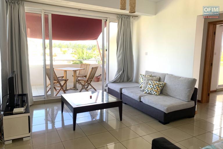 Flic en Flac for rent 2 bedroom apartment with shared swimming pool in a quiet area on the top floor of a secure residence near the beach and shops.