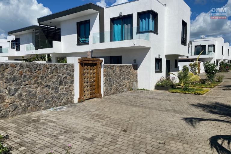 For sale very beautiful contemporary villa with PDS status eligible for purchase to foreigners with the permanent residence permit for the whole family in Pereybère.
