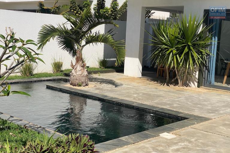 For sale very beautiful contemporary villa with PDS status eligible for purchase to foreigners with the permanent residence permit for the whole family in Pereybère.