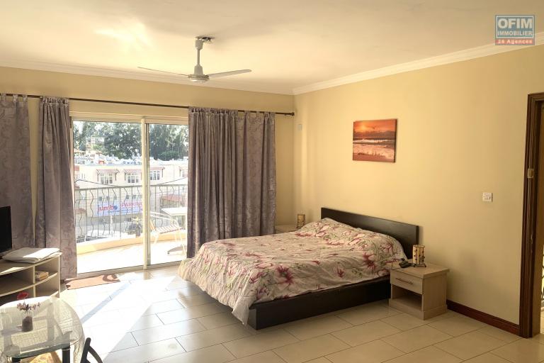 Flic en Flac for rent large studio in the city center located in a secure residence on the fourth floor without elevator with large terrace and swimming pool.