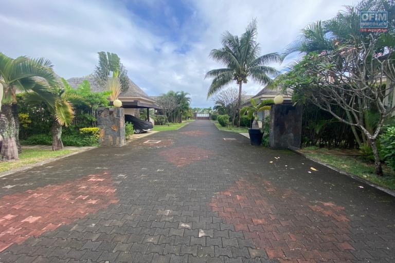 For sale a villa in a small complex of 8 villas under RES status eligible for purchase to foreigners with a permanent residence permit in the Grand Baie region on the north coast.