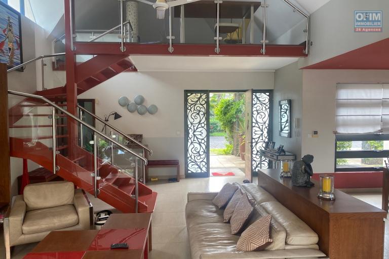 For sale a villa in a small complex of 8 villas under RES status eligible for purchase to foreigners with a permanent residence permit in the Grand Baie region on the north coast.