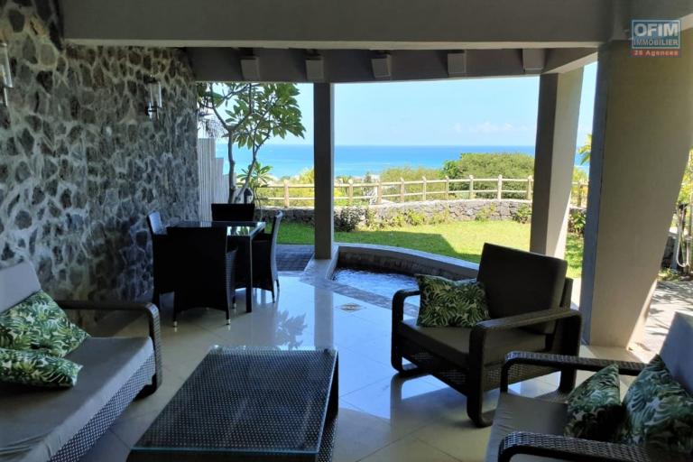 Black River for rent comfortable 3-bedroom duplex, located in a secure domain and offering a superb view of the sea and the lagoon of Le Morne