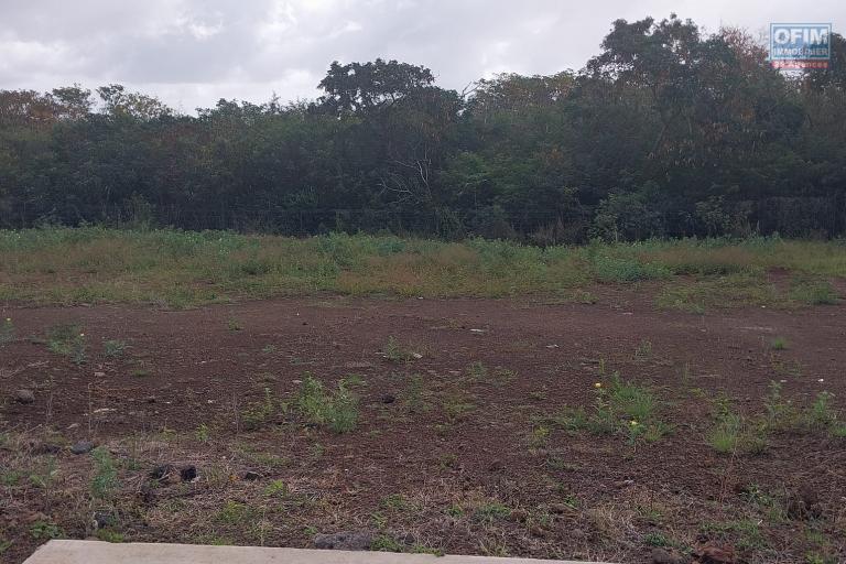 For sale a beautiful plot of land of 150 toises in the smart city of Mont Choisy, accessible to foreigners and Mauritians.